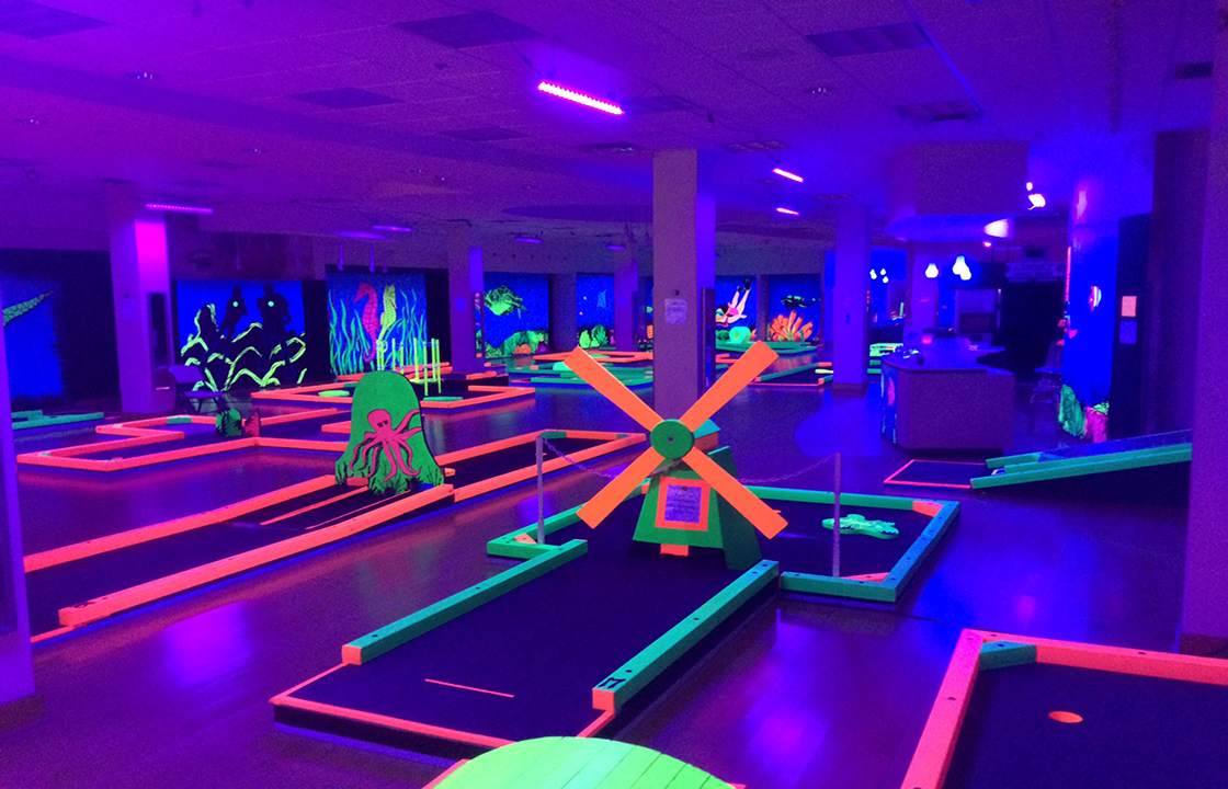 indoor-glow-golf