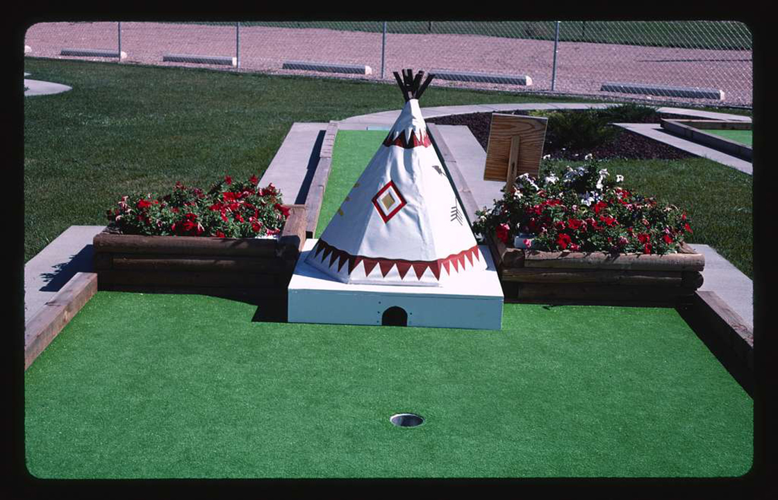 mini-golf-obstacle