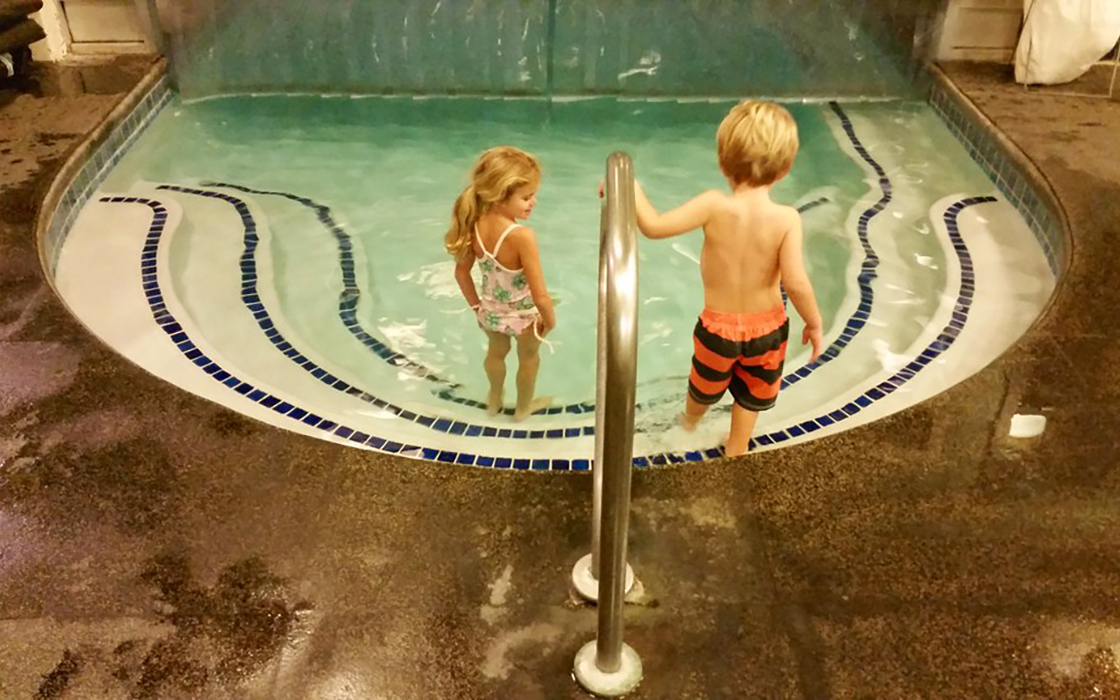 kids-enter-swimming-pool